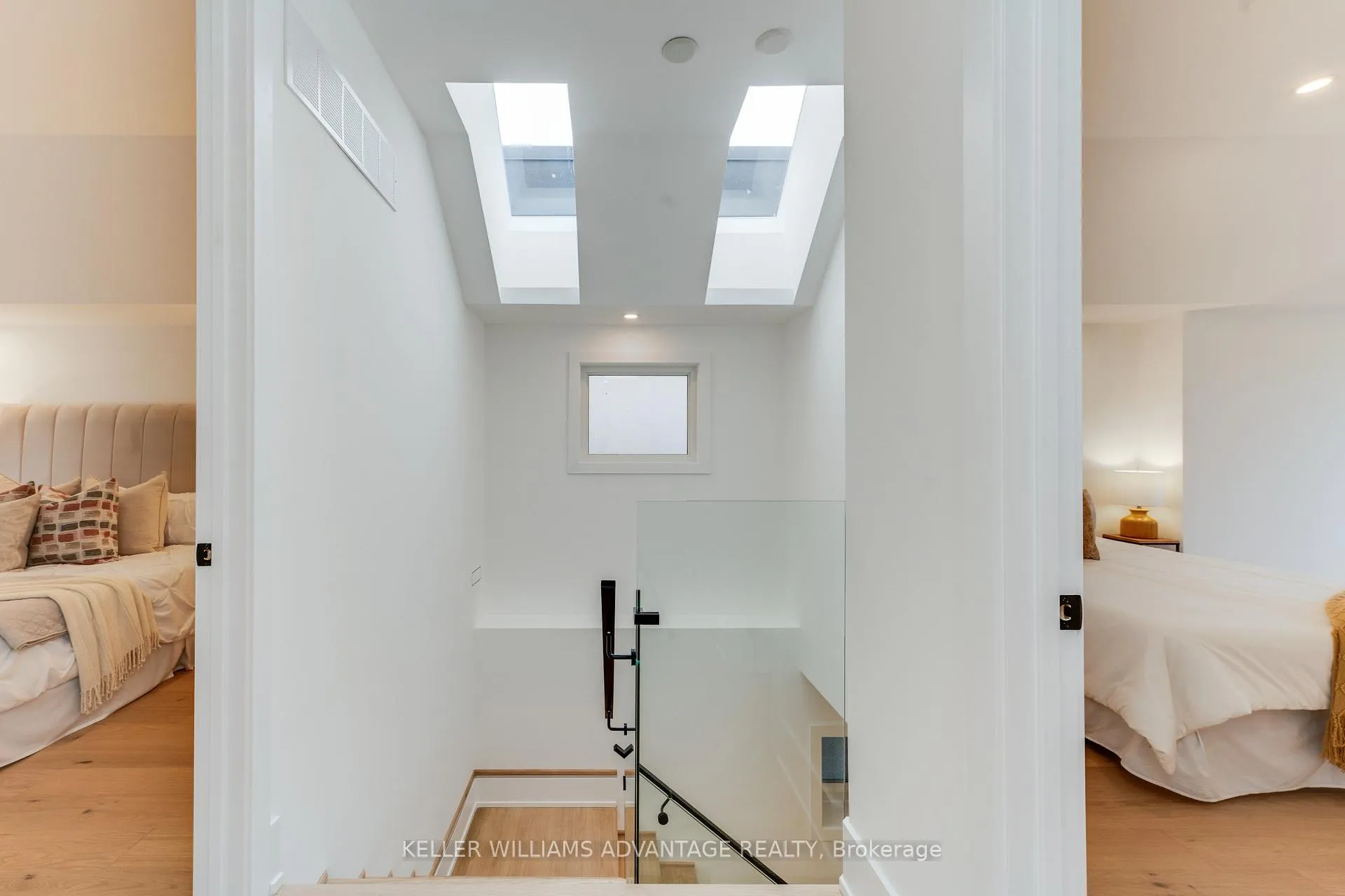 Photo 19 of 121 Durant Avenue, Toronto, East York — HOMEH