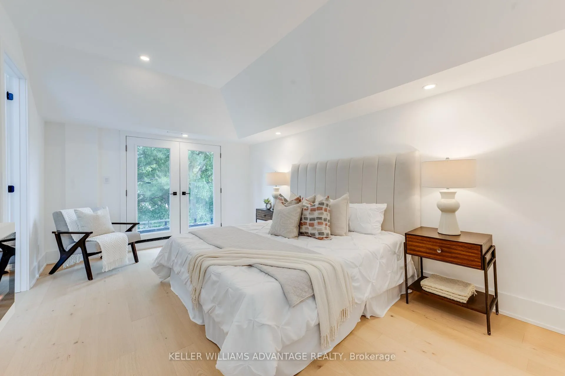 Photo 20 of 121 Durant Avenue, Toronto, East York — HOMEH