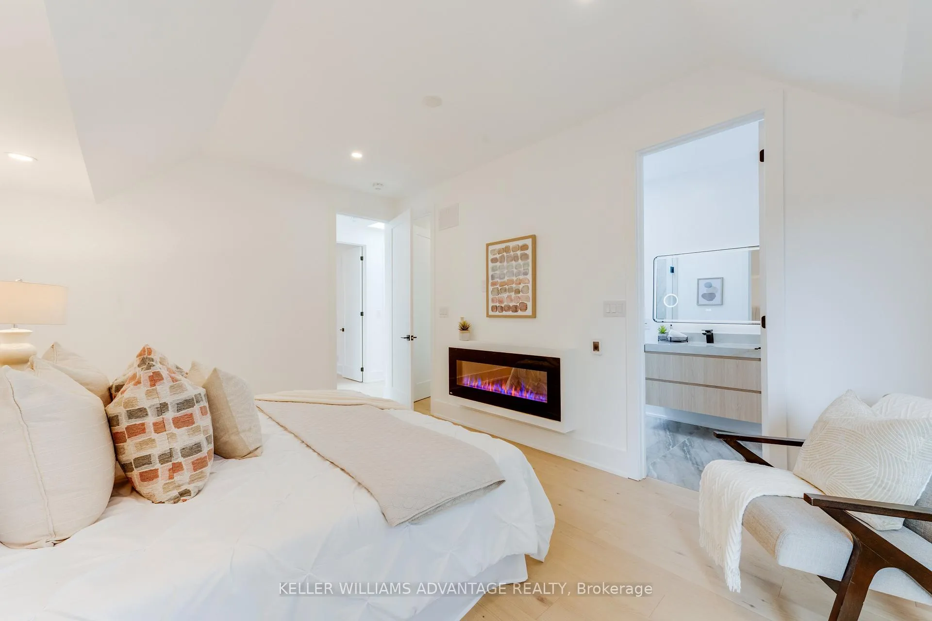 Photo 22 of 121 Durant Avenue, Toronto, East York — HOMEH
