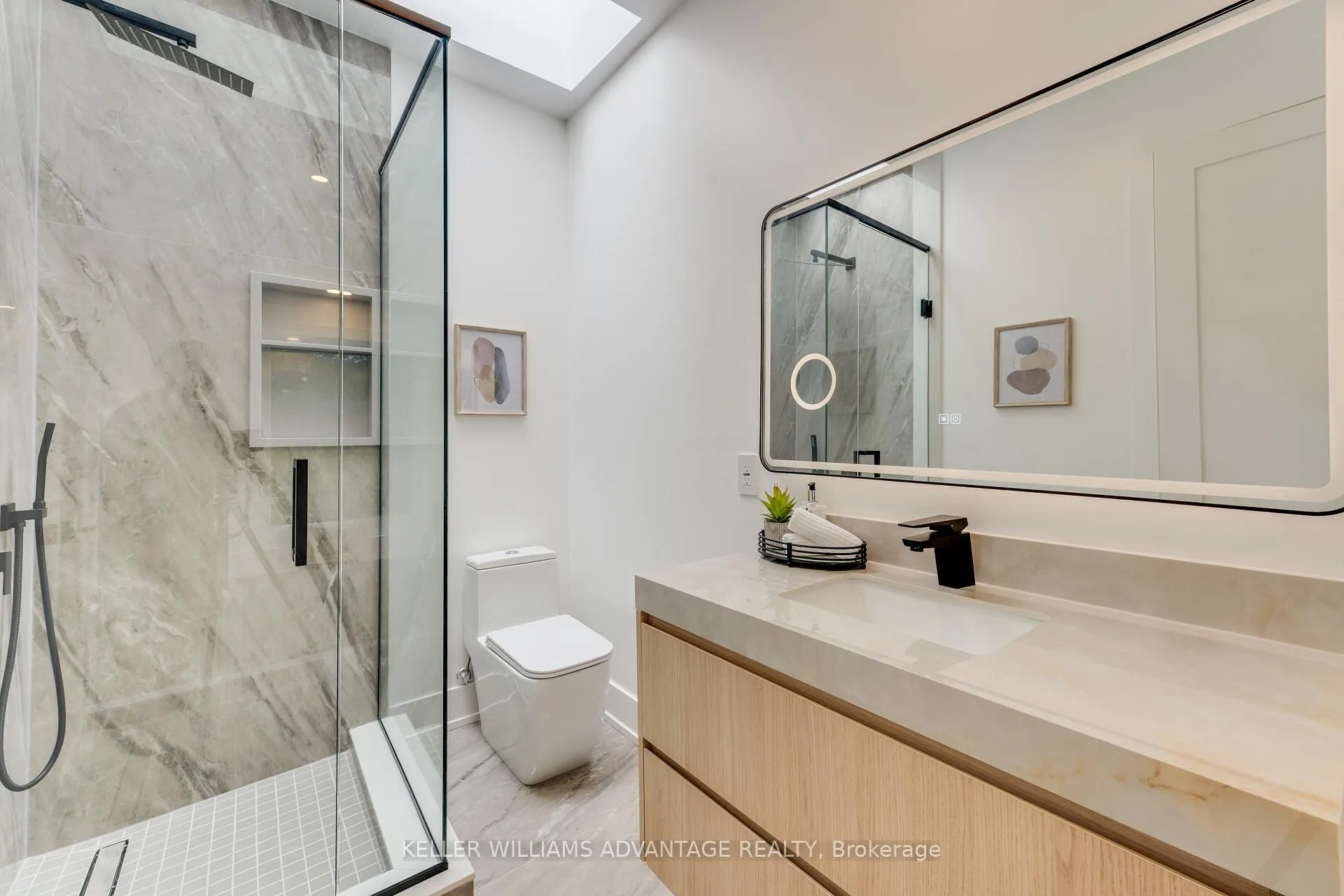 Photo 24 of 121 Durant Avenue, Toronto, East York — HOMEH