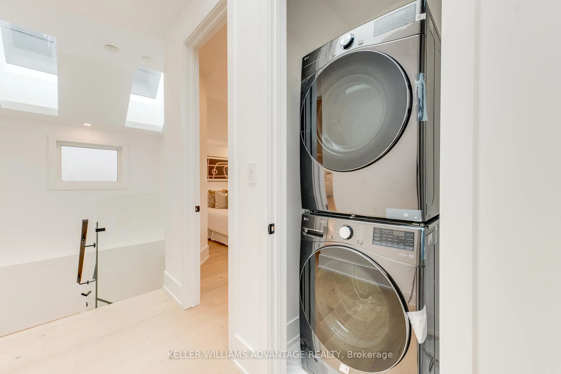 Photo 26 of 121 Durant Avenue, Toronto, East York — HOMEH