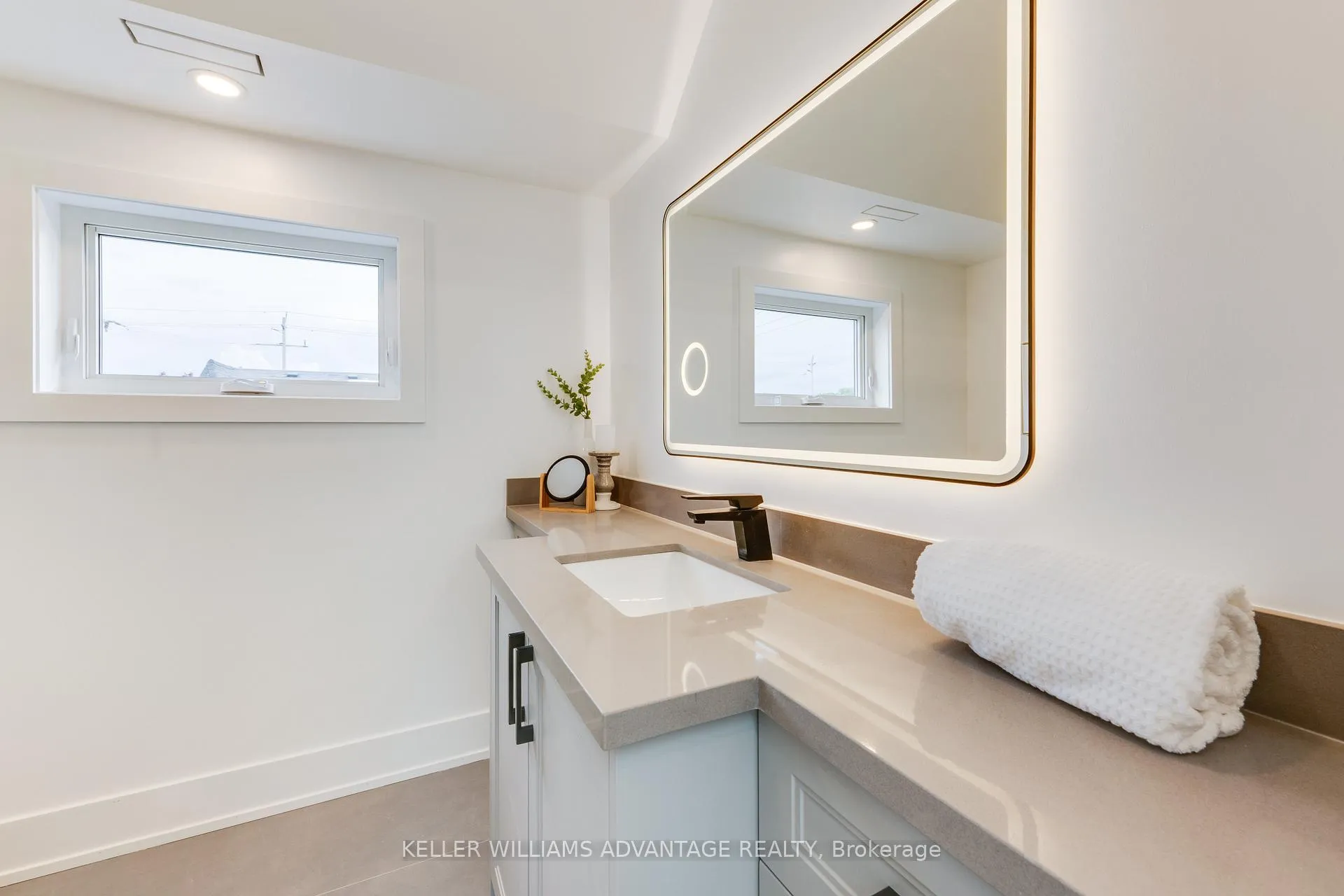 Photo 28 of 121 Durant Avenue, Toronto, East York — HOMEH