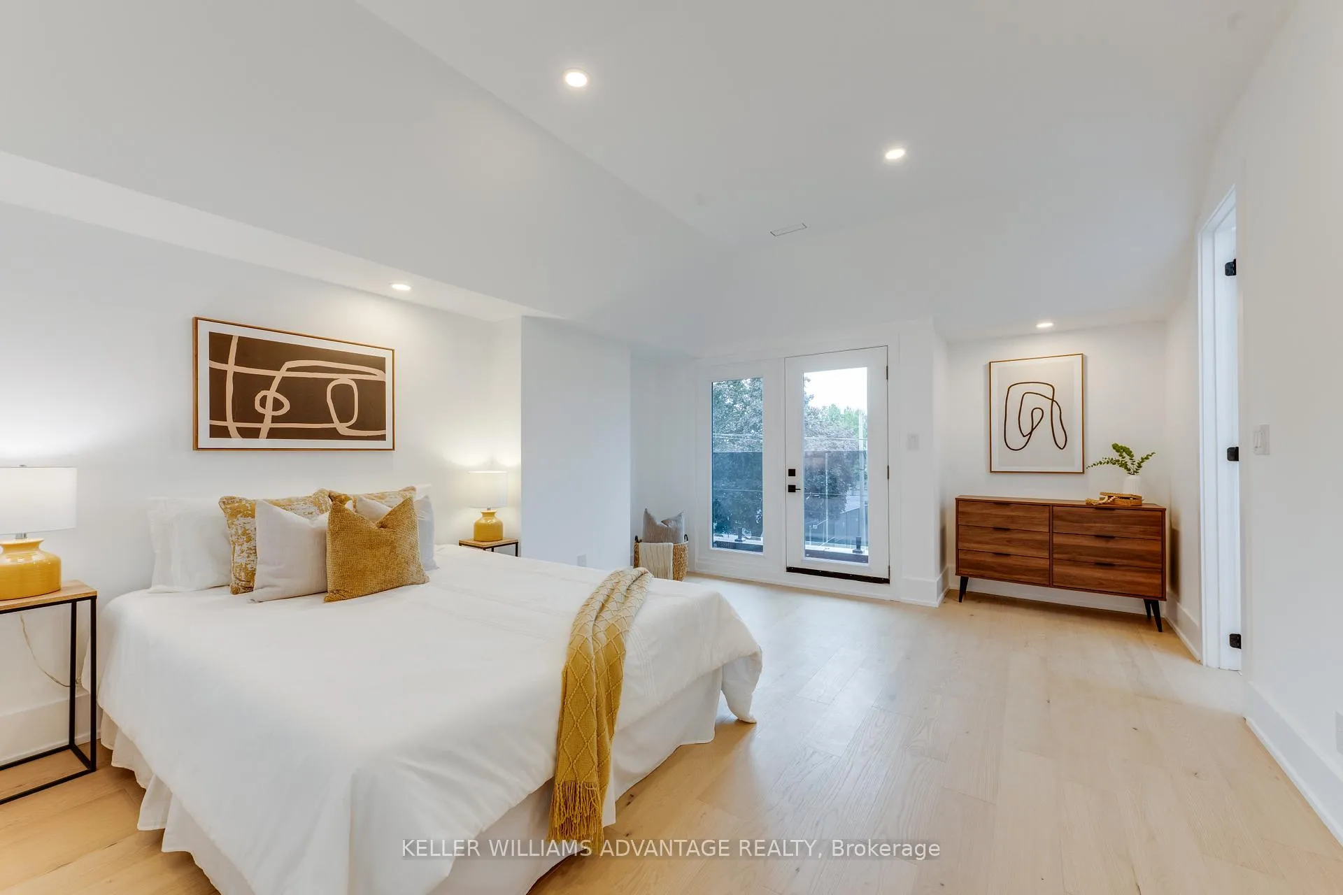 Photo 31 of 121 Durant Avenue, Toronto, East York — HOMEH