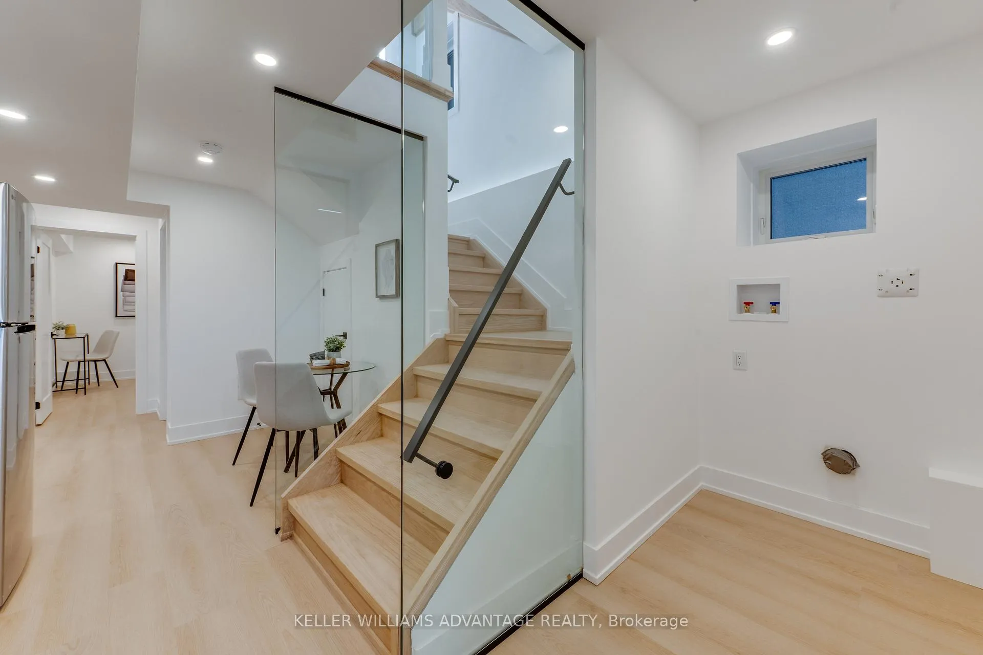 Photo 35 of 121 Durant Avenue, Toronto, East York — HOMEH