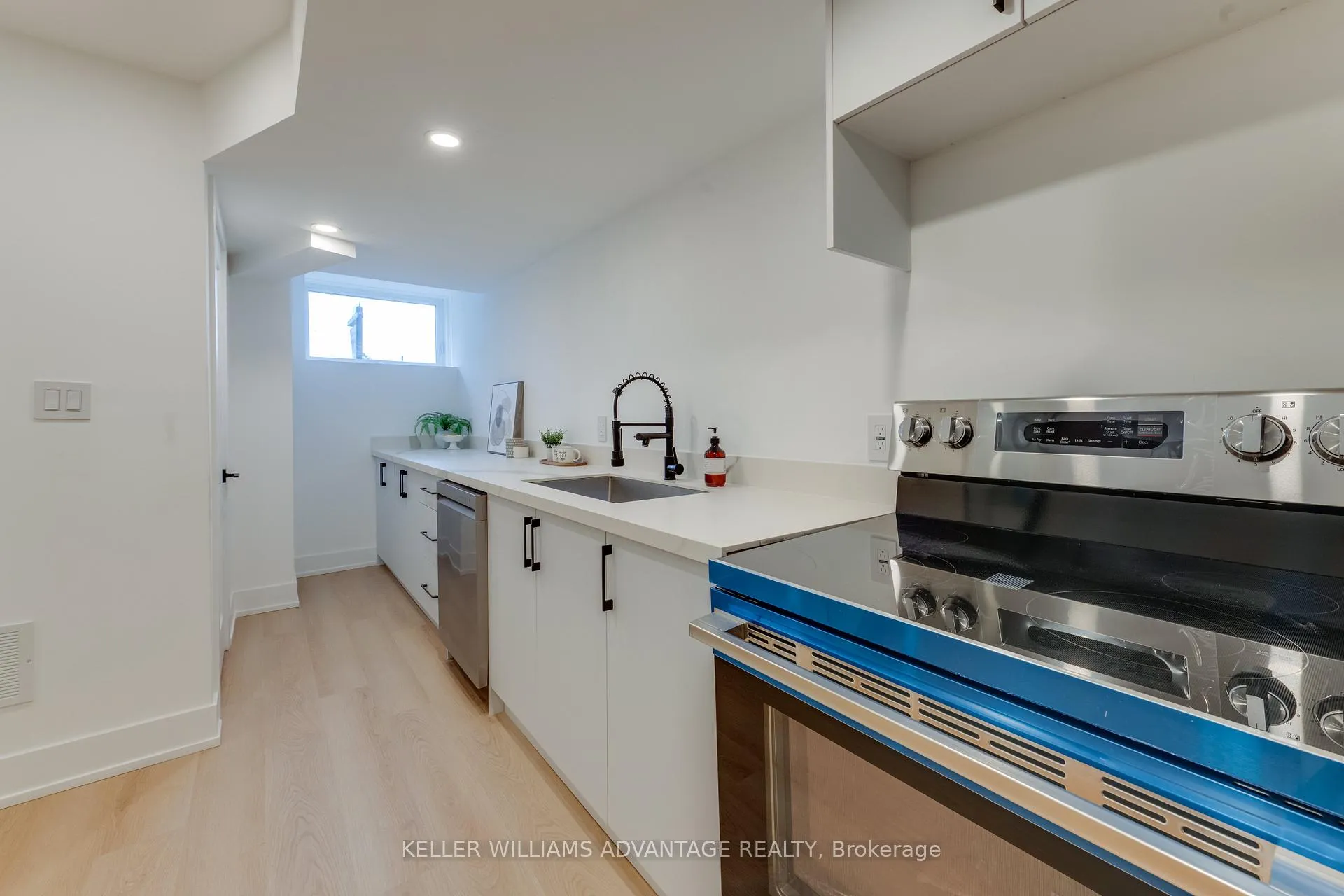Photo 36 of 121 Durant Avenue, Toronto, East York — HOMEH