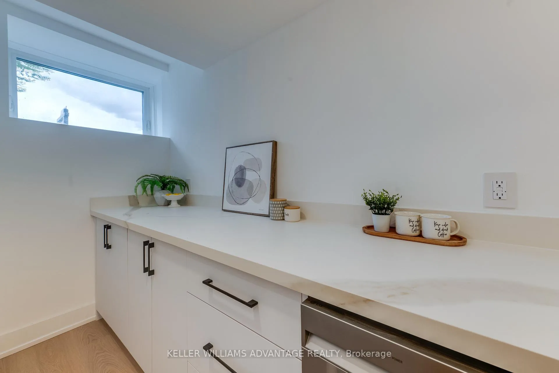 Photo 37 of 121 Durant Avenue, Toronto, East York — HOMEH