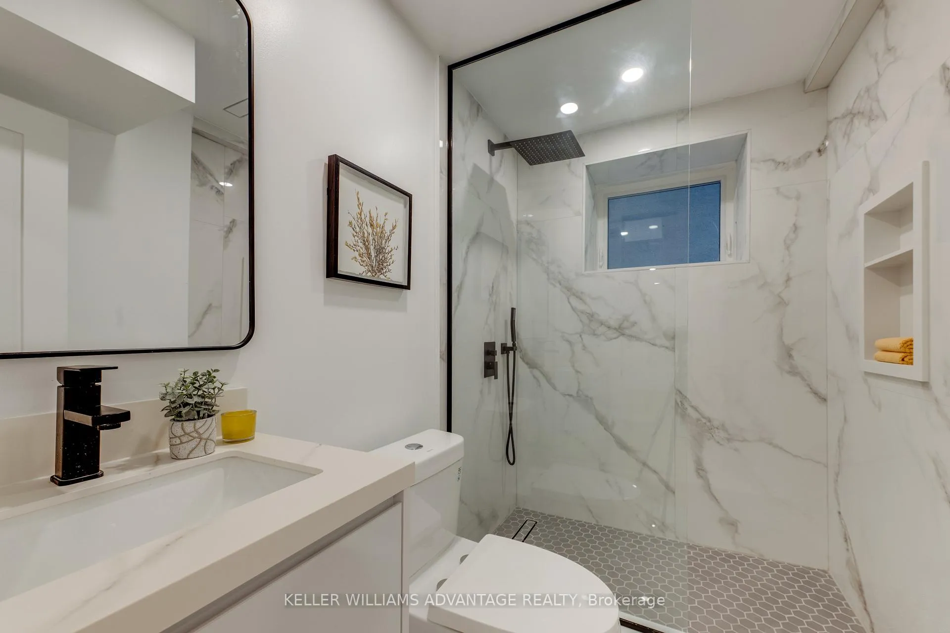 Photo 40 of 121 Durant Avenue, Toronto, East York — HOMEH