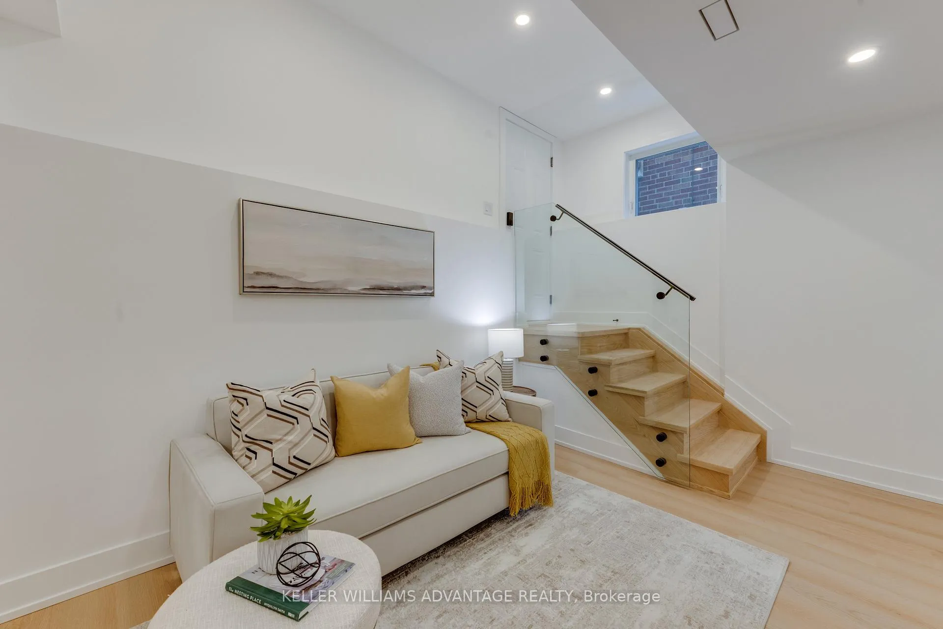 Photo 43 of 121 Durant Avenue, Toronto, East York — HOMEH