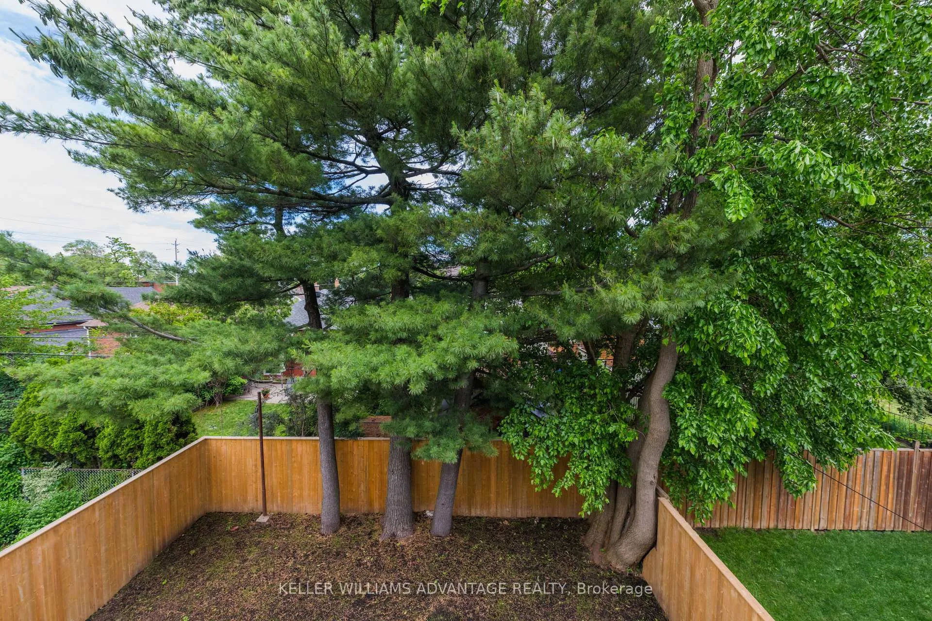 Photo 48 of 121 Durant Avenue, Toronto, East York — HOMEH