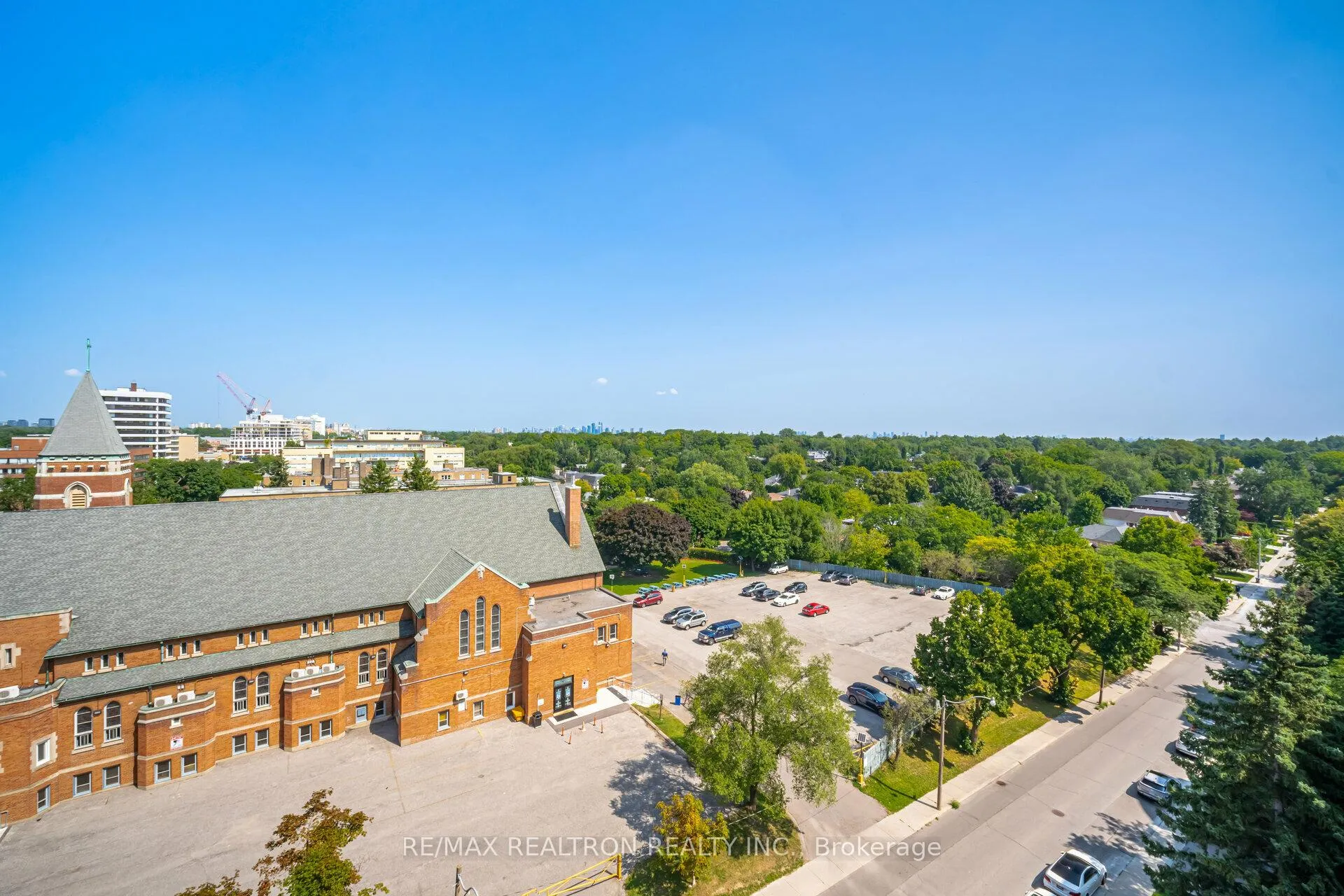 Photo 10 of Unit 811, 2525 Bathurst Street, Toronto, Forest Hill North — HOMEH