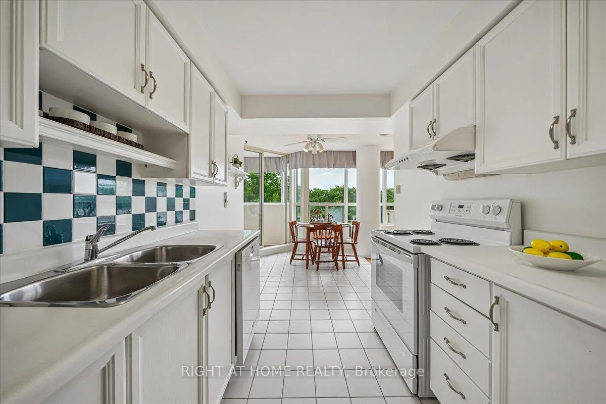 Photo 4 of Unit 210, 400 Webb Drive, Mississauga, City Centre — HOMEH