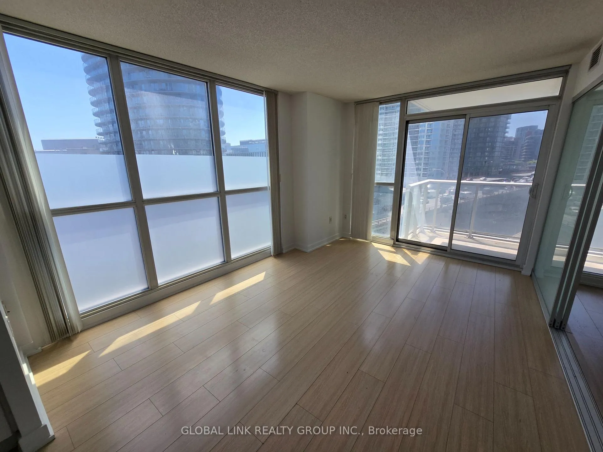 Photo 3 of Unit 808, 75 Queens Wharf Road, Toronto, Waterfront Communities — HOMEH