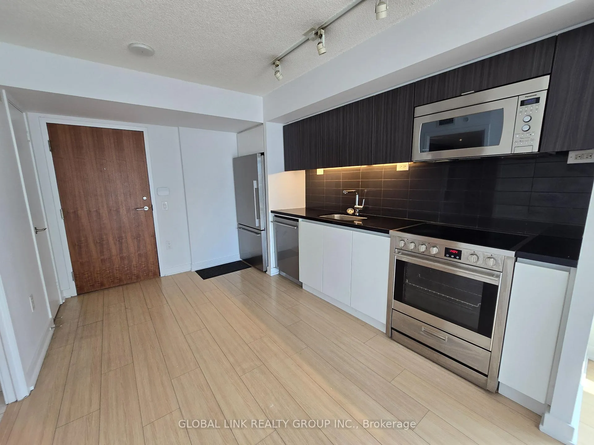 Photo 4 of Unit 808, 75 Queens Wharf Road, Toronto, Waterfront Communities — HOMEH