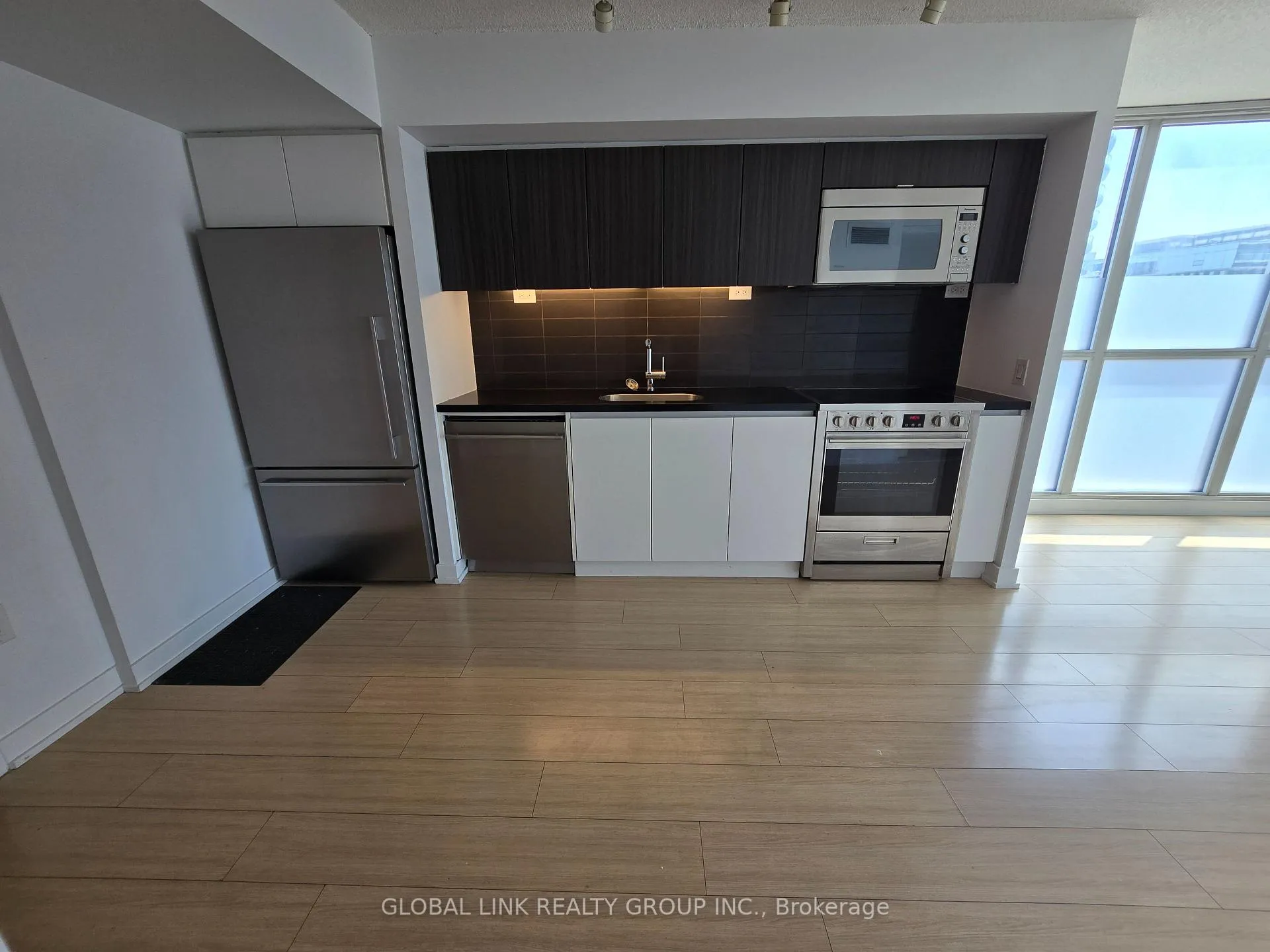 Photo 5 of Unit 808, 75 Queens Wharf Road, Toronto, Waterfront Communities — HOMEH