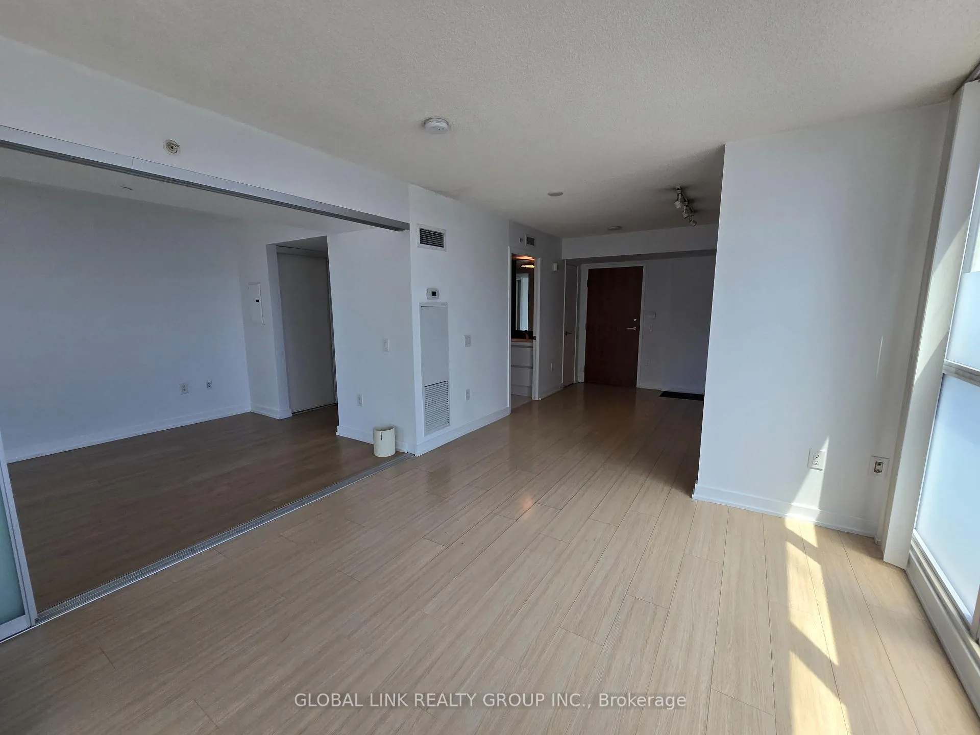 Photo 6 of Unit 808, 75 Queens Wharf Road, Toronto, Waterfront Communities — HOMEH