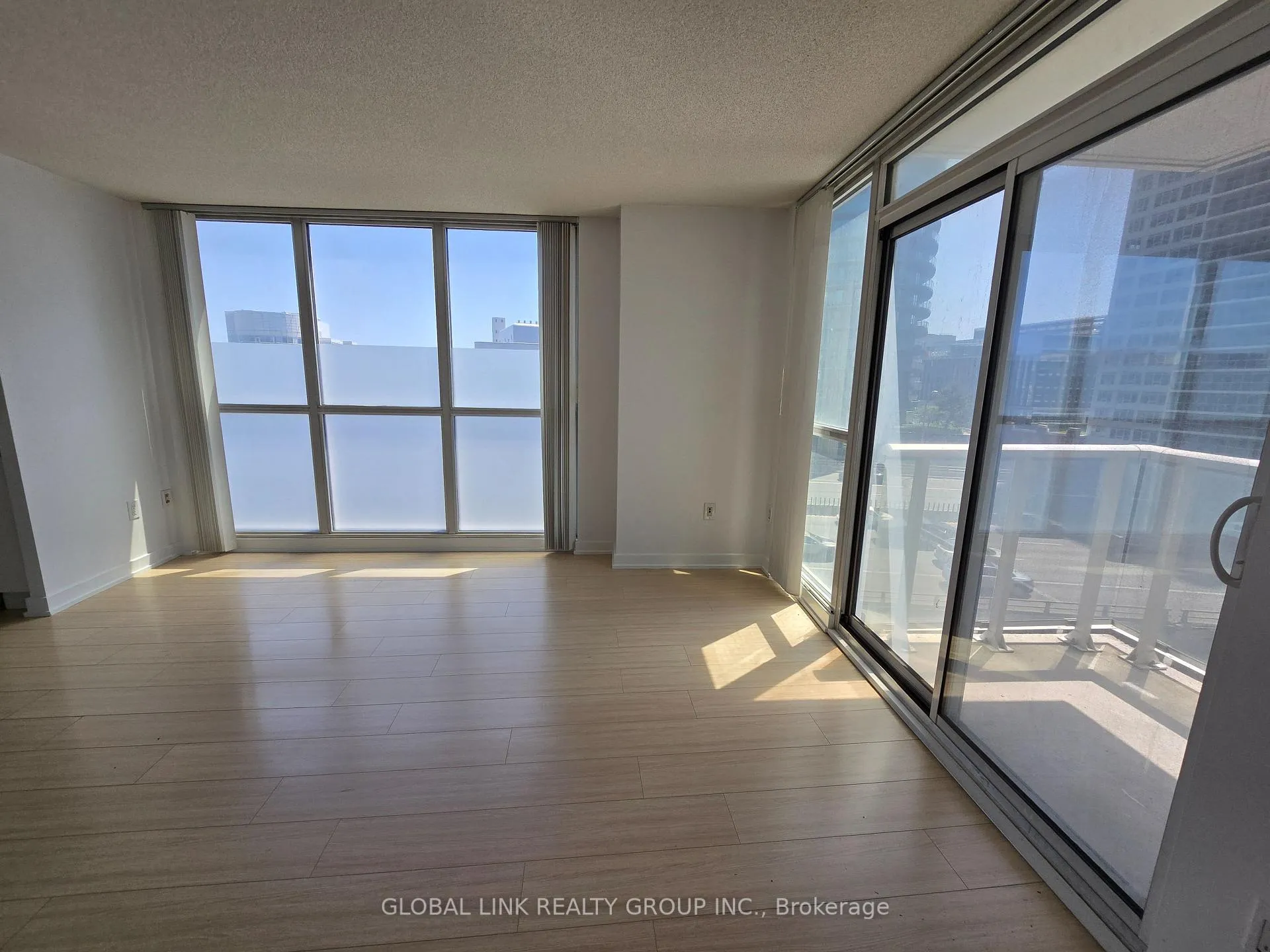 Photo 8 of Unit 808, 75 Queens Wharf Road, Toronto, Waterfront Communities — HOMEH
