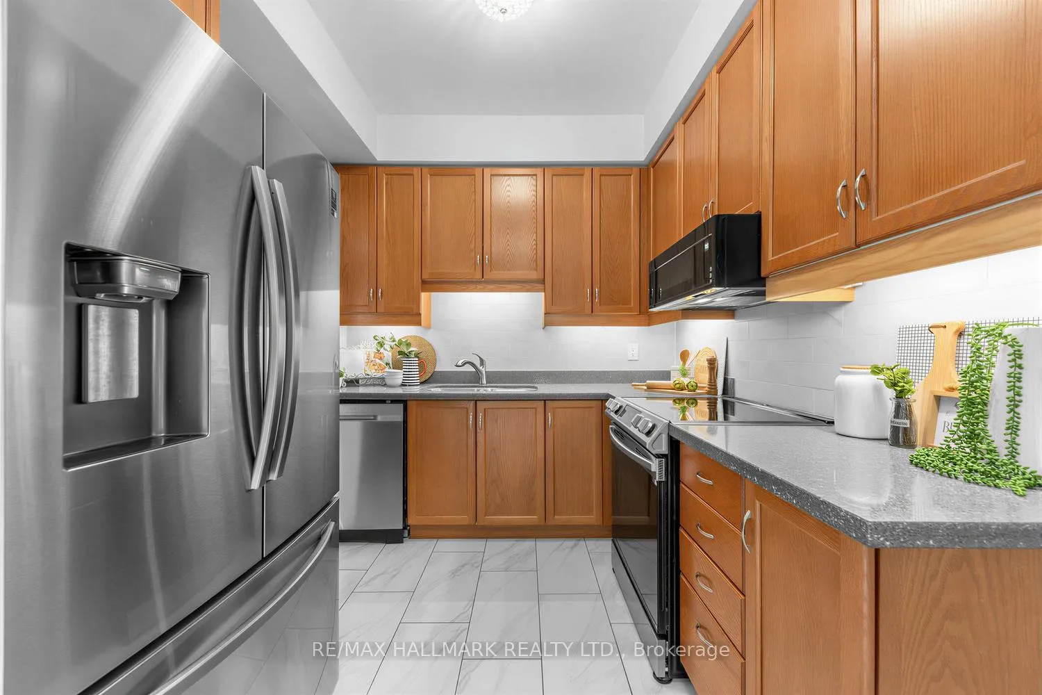 Photo 10 of 4 Debonair Street, Richmond Hill, Westbrook — HOMEH