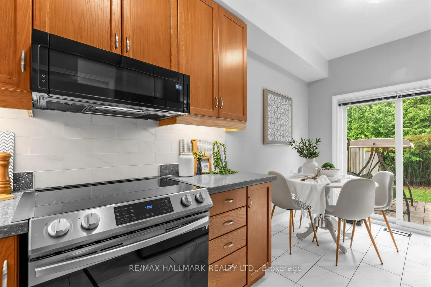 Photo 12 of 4 Debonair Street, Richmond Hill, Westbrook — HOMEH