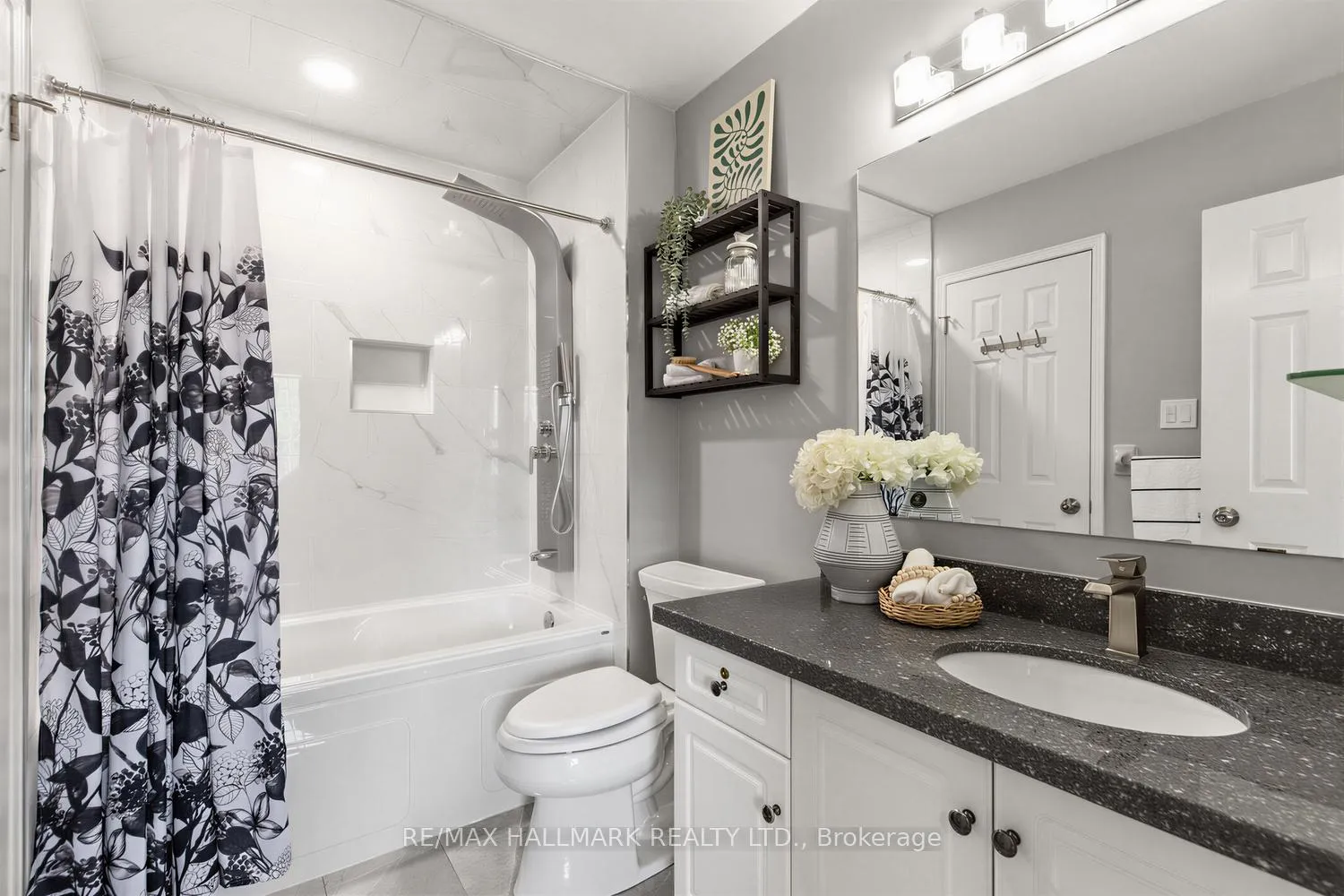 Photo 23 of 4 Debonair Street, Richmond Hill, Westbrook — HOMEH