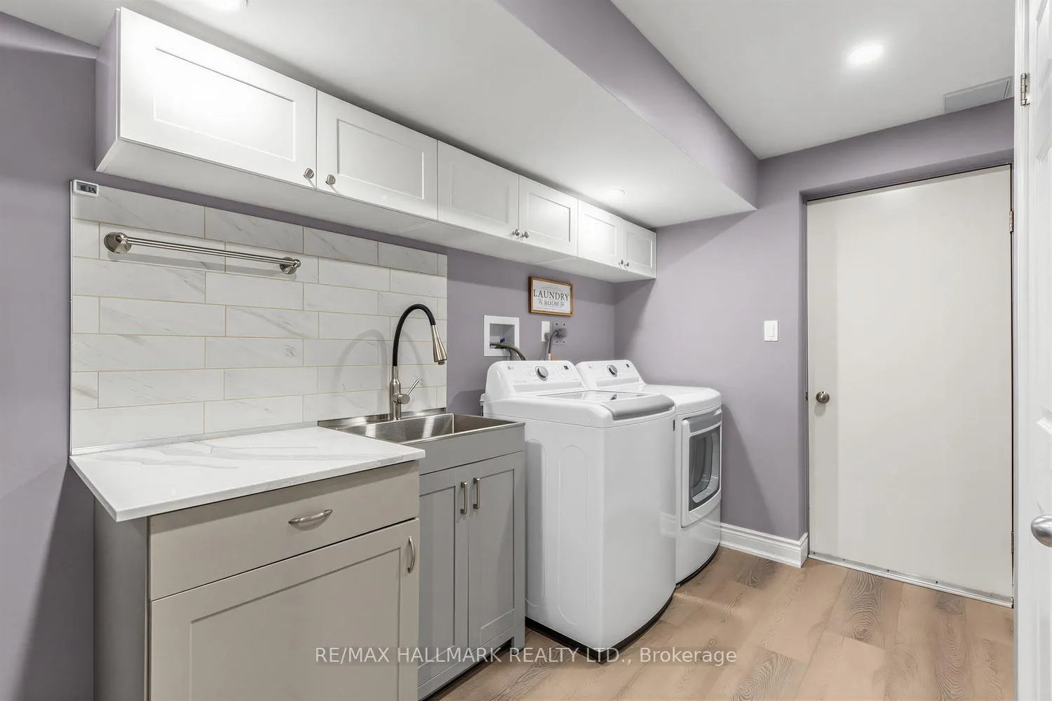 Photo 32 of 4 Debonair Street, Richmond Hill, Westbrook — HOMEH