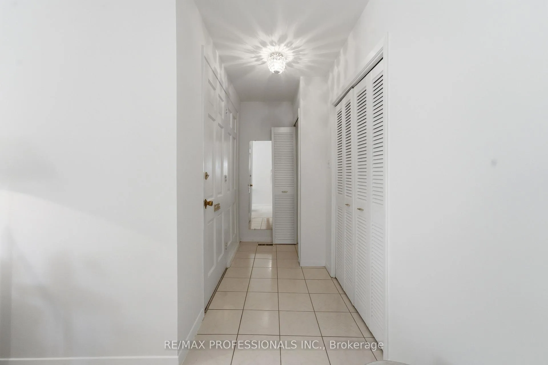 Photo 2 of 48 Wareside Road, Etobicoke, Etobicoke West Mall — HOMEH