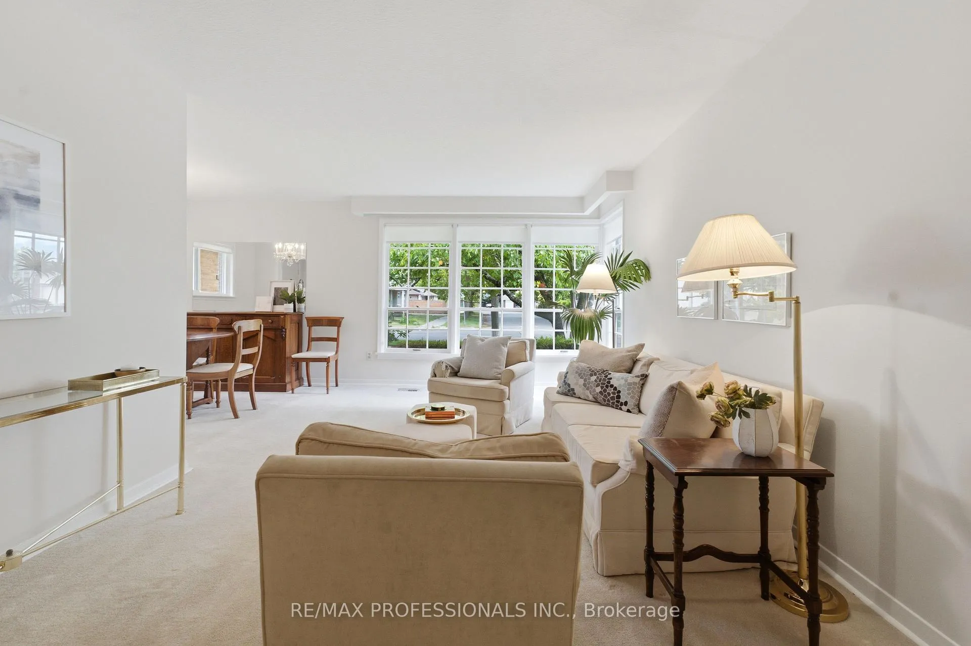 Photo 4 of 48 Wareside Road, Etobicoke, Etobicoke West Mall — HOMEH
