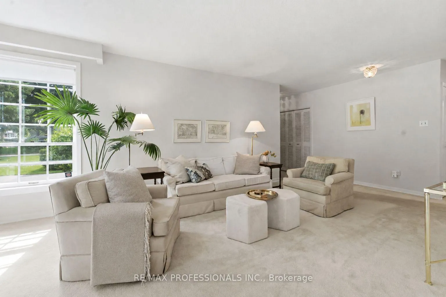 Photo 6 of 48 Wareside Road, Etobicoke, Etobicoke West Mall — HOMEH