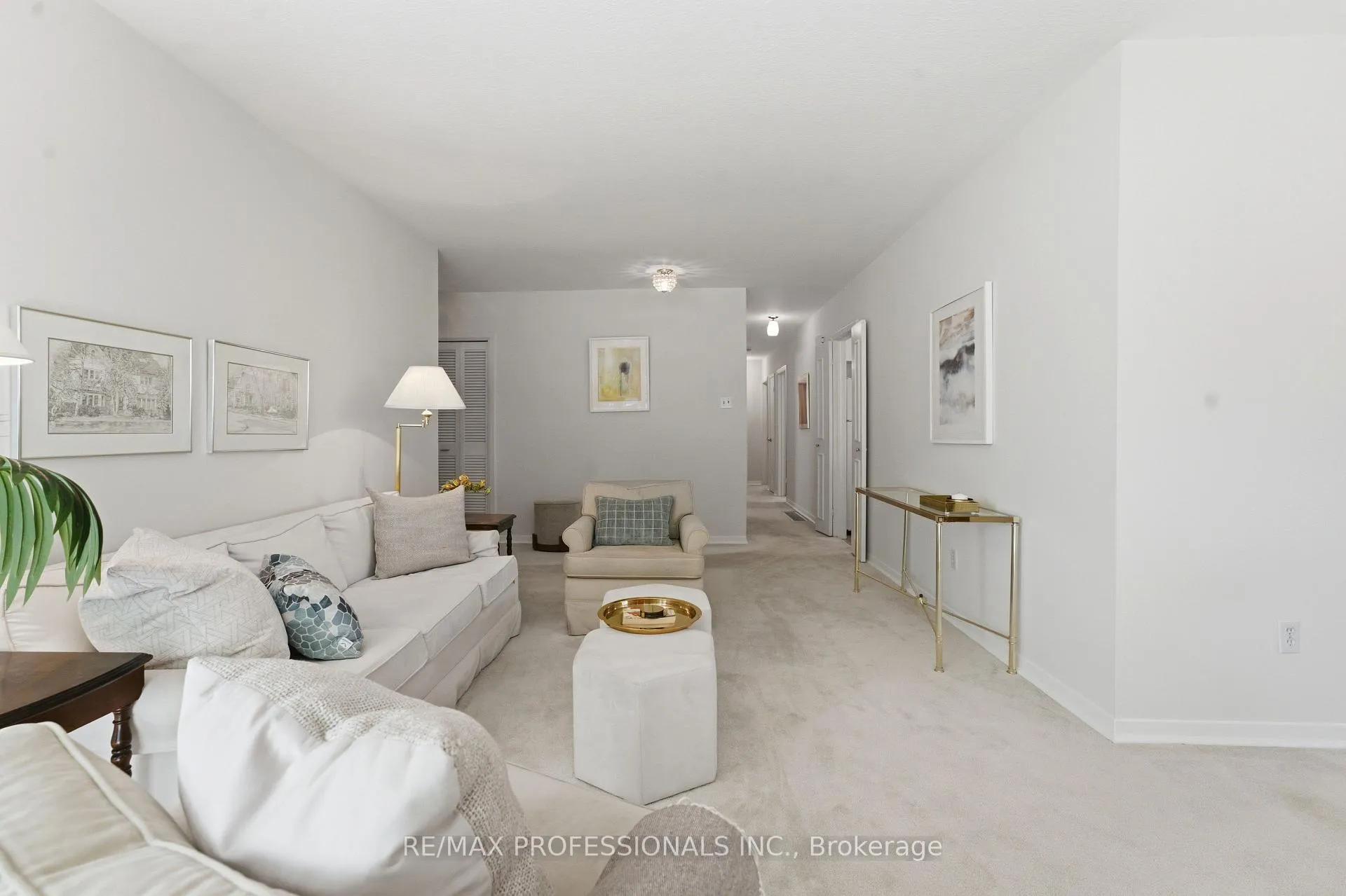Photo 8 of 48 Wareside Road, Etobicoke, Etobicoke West Mall — HOMEH