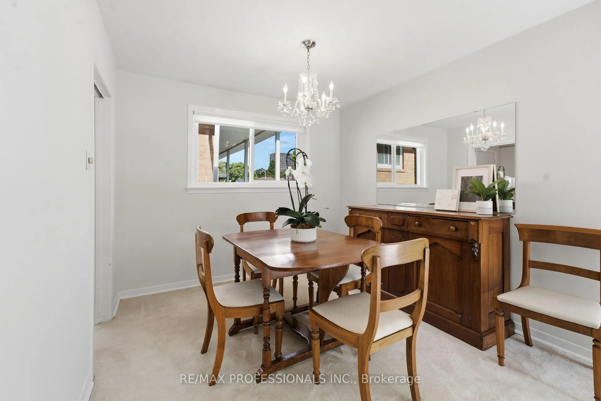 Photo 9 of 48 Wareside Road, Etobicoke, Etobicoke West Mall — HOMEH
