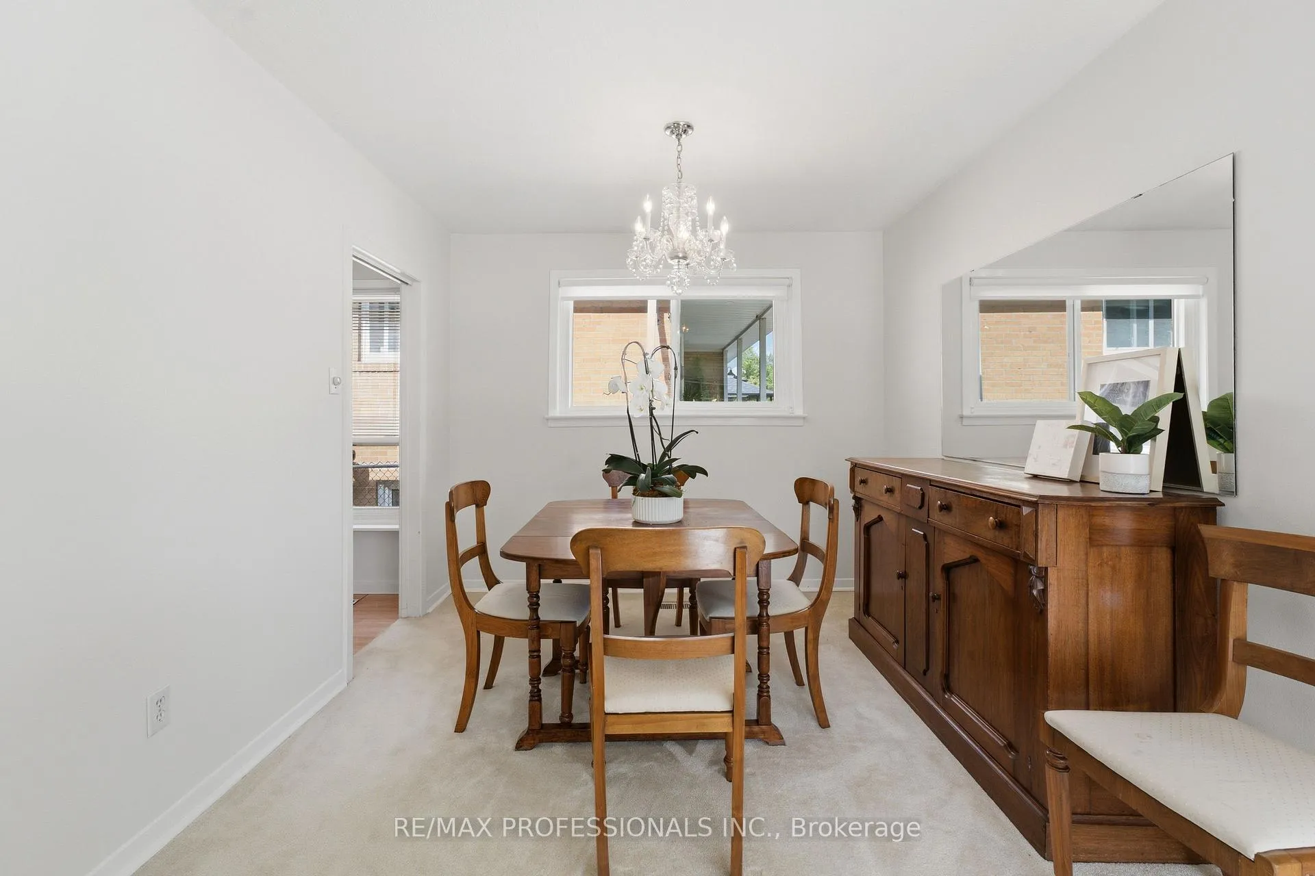 Photo 10 of 48 Wareside Road, Etobicoke, Etobicoke West Mall — HOMEH