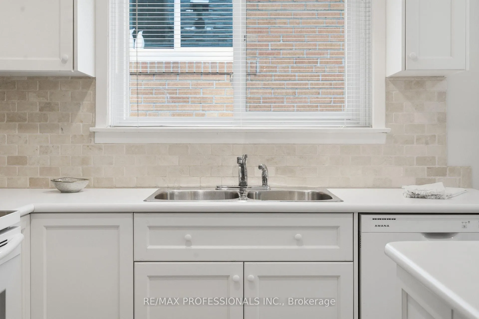 Photo 14 of 48 Wareside Road, Etobicoke, Etobicoke West Mall — HOMEH
