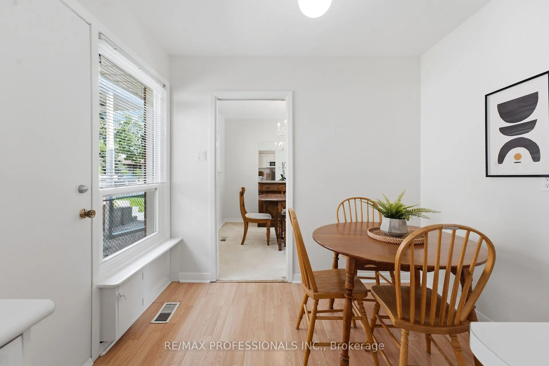 Photo 16 of 48 Wareside Road, Etobicoke, Etobicoke West Mall — HOMEH