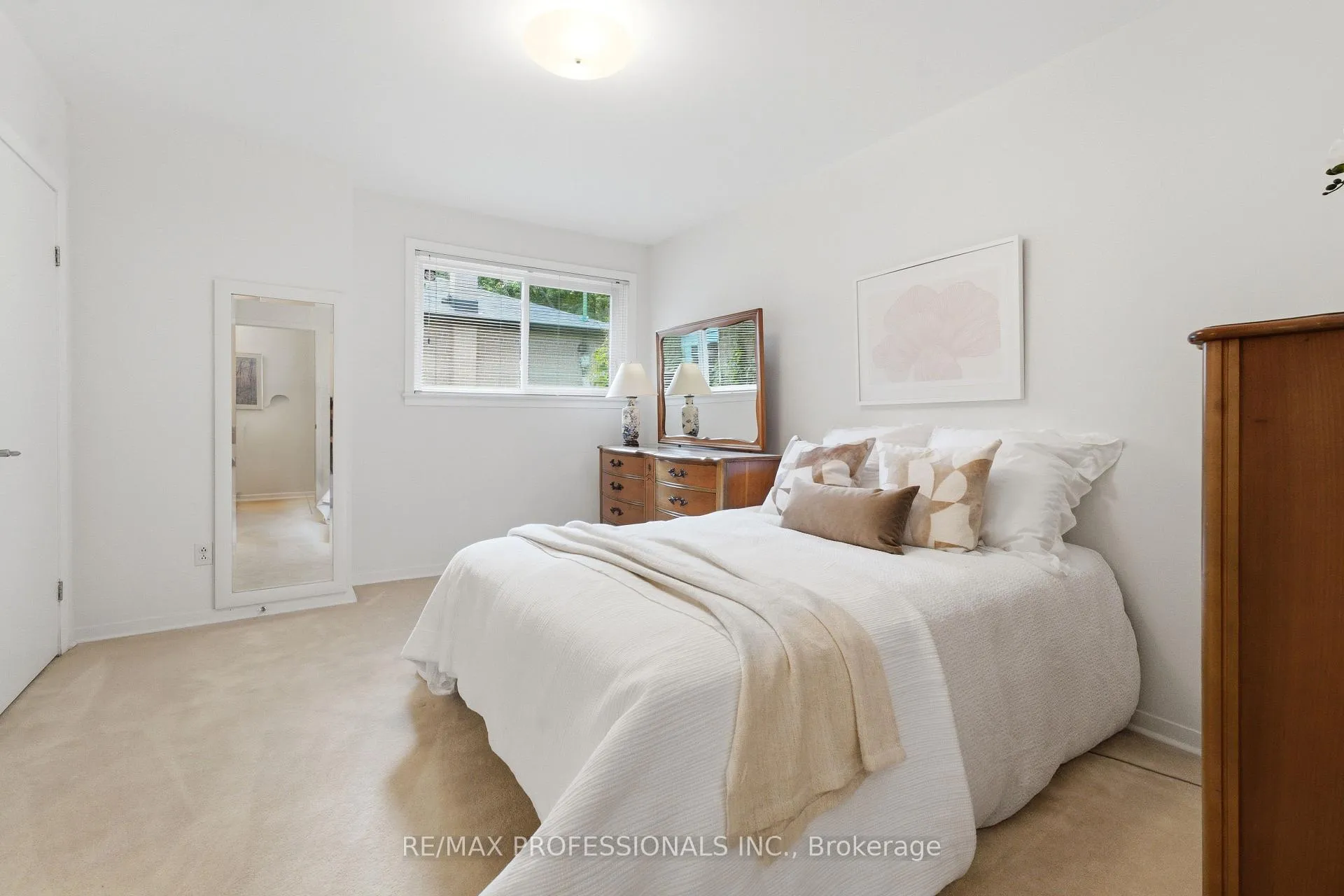 Photo 18 of 48 Wareside Road, Etobicoke, Etobicoke West Mall — HOMEH
