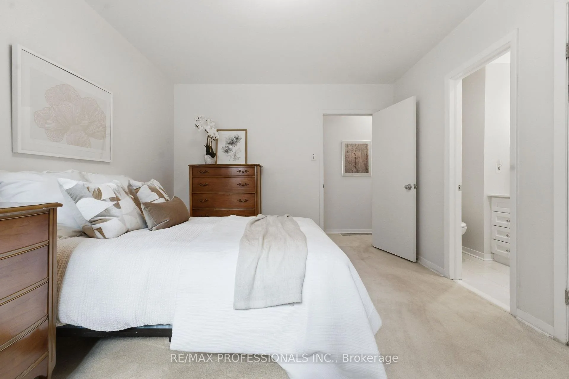 Photo 20 of 48 Wareside Road, Etobicoke, Etobicoke West Mall — HOMEH