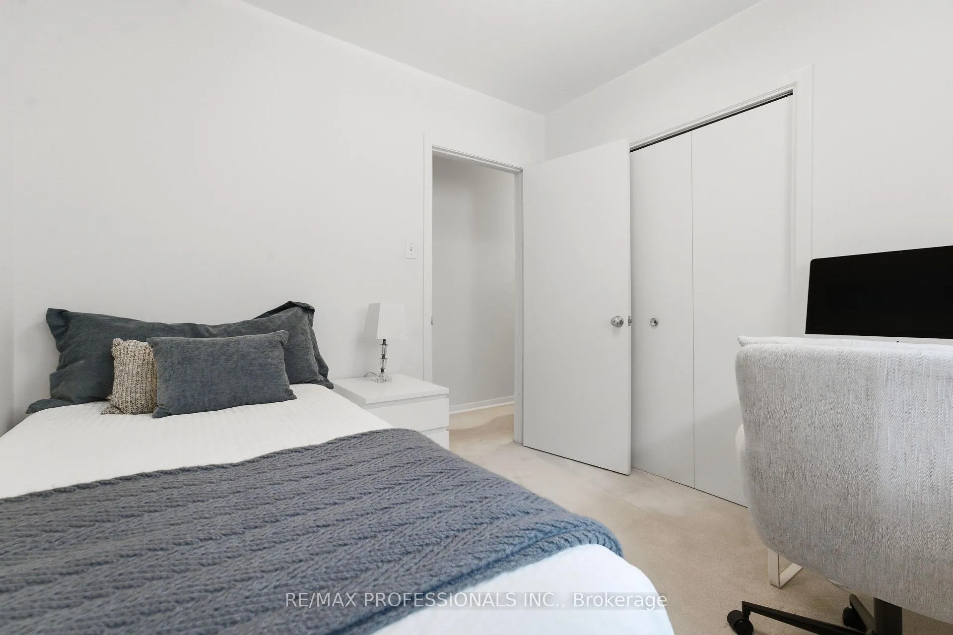 Photo 25 of 48 Wareside Road, Etobicoke, Etobicoke West Mall — HOMEH