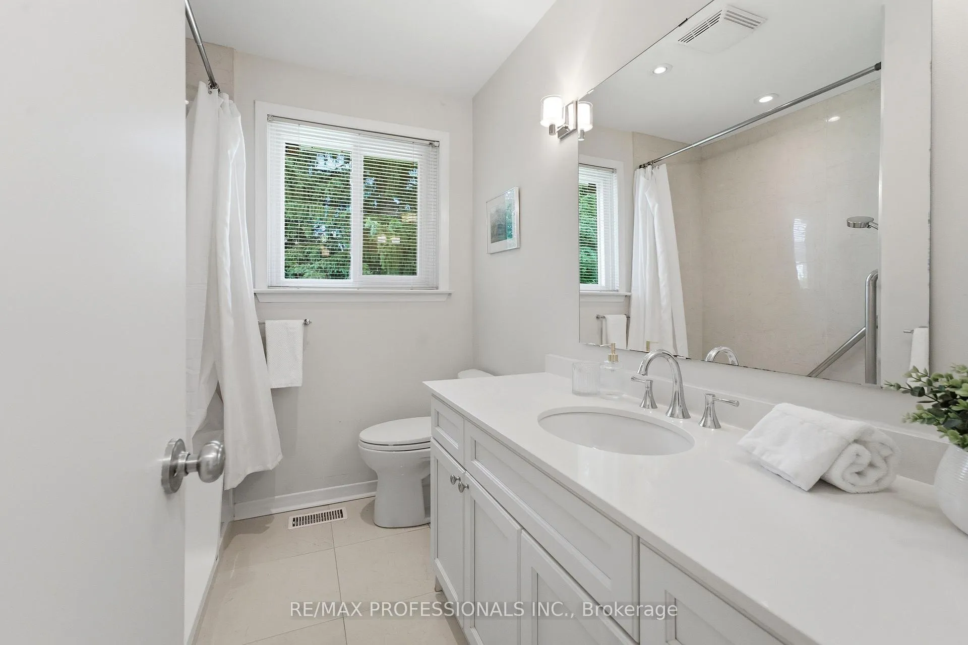 Photo 30 of 48 Wareside Road, Etobicoke, Etobicoke West Mall — HOMEH