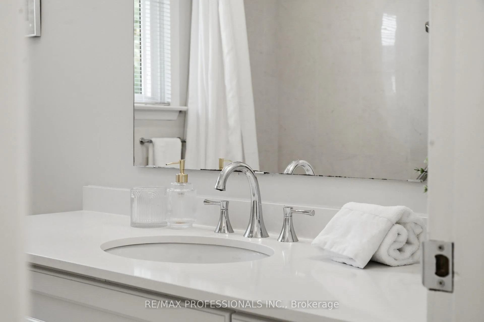 Photo 31 of 48 Wareside Road, Etobicoke, Etobicoke West Mall — HOMEH