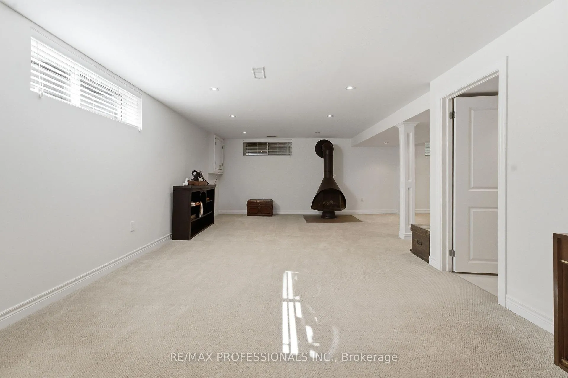 Photo 32 of 48 Wareside Road, Etobicoke, Etobicoke West Mall — HOMEH
