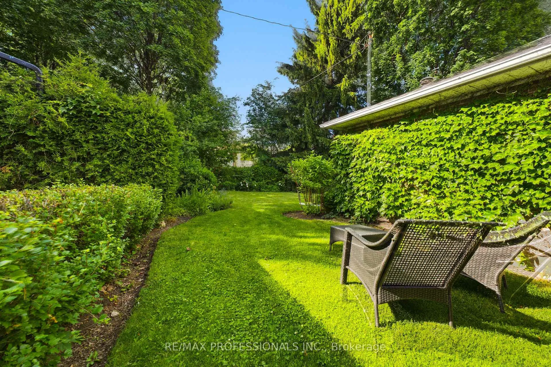 Photo 39 of 48 Wareside Road, Etobicoke, Etobicoke West Mall — HOMEH