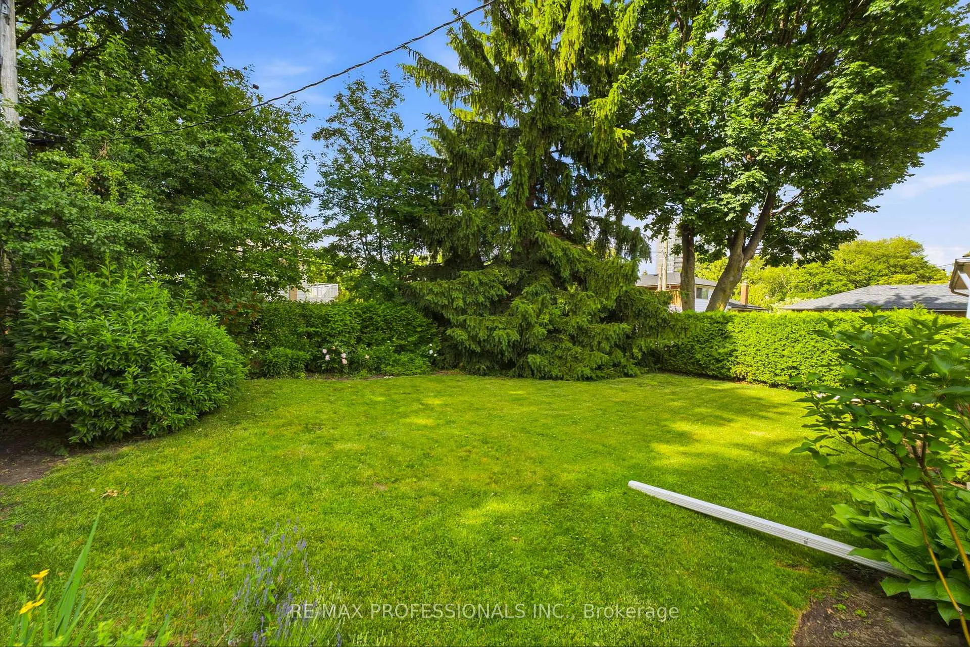 Photo 40 of 48 Wareside Road, Etobicoke, Etobicoke West Mall — HOMEH