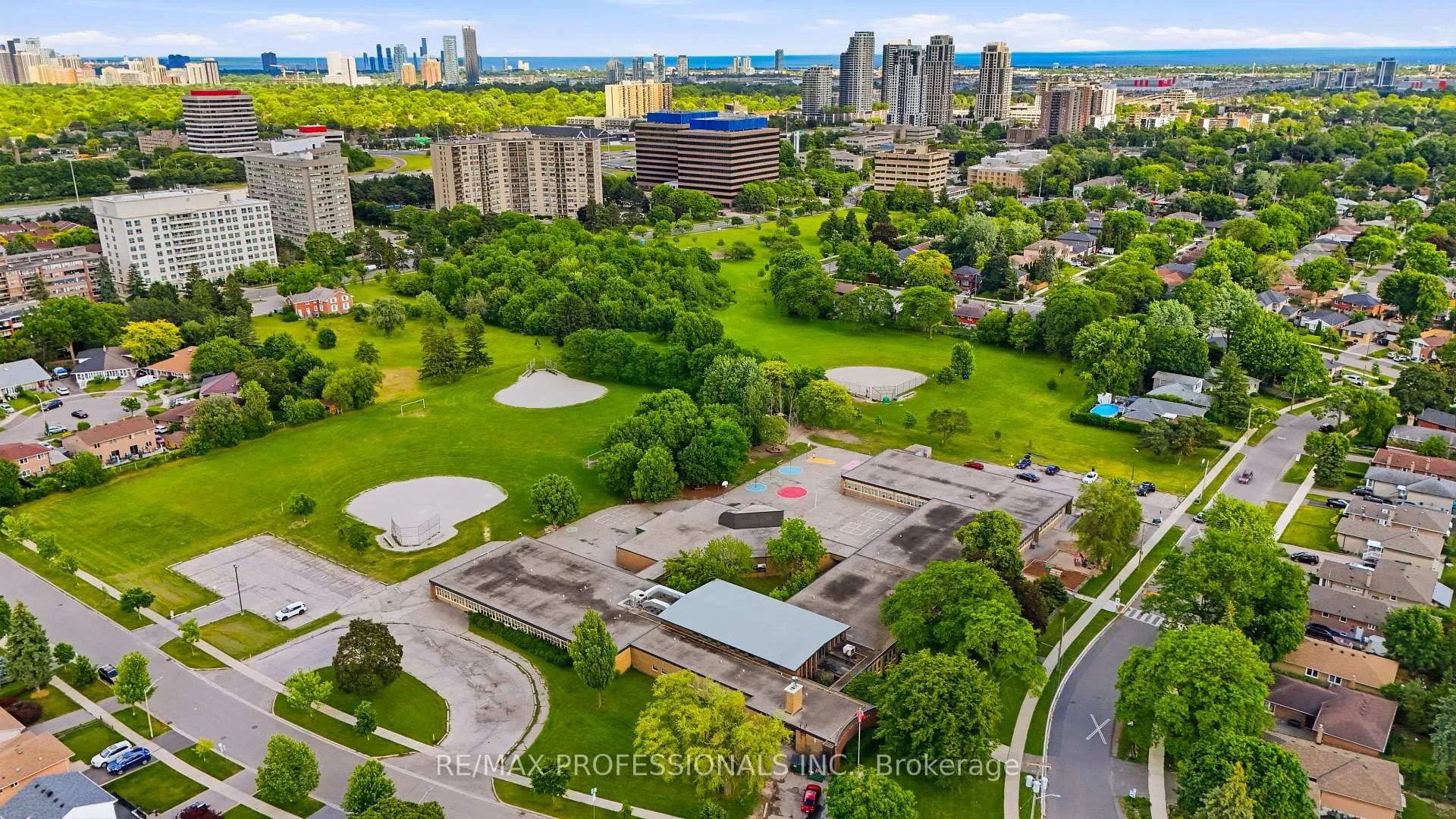 Photo 46 of 48 Wareside Road, Etobicoke, Etobicoke West Mall — HOMEH