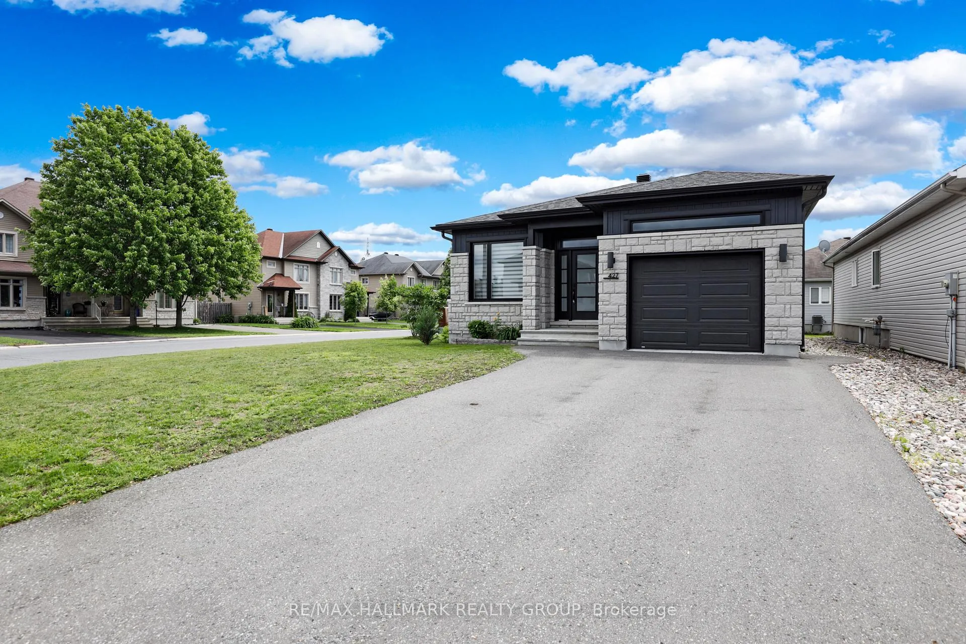 Photo of 427 Denis Street