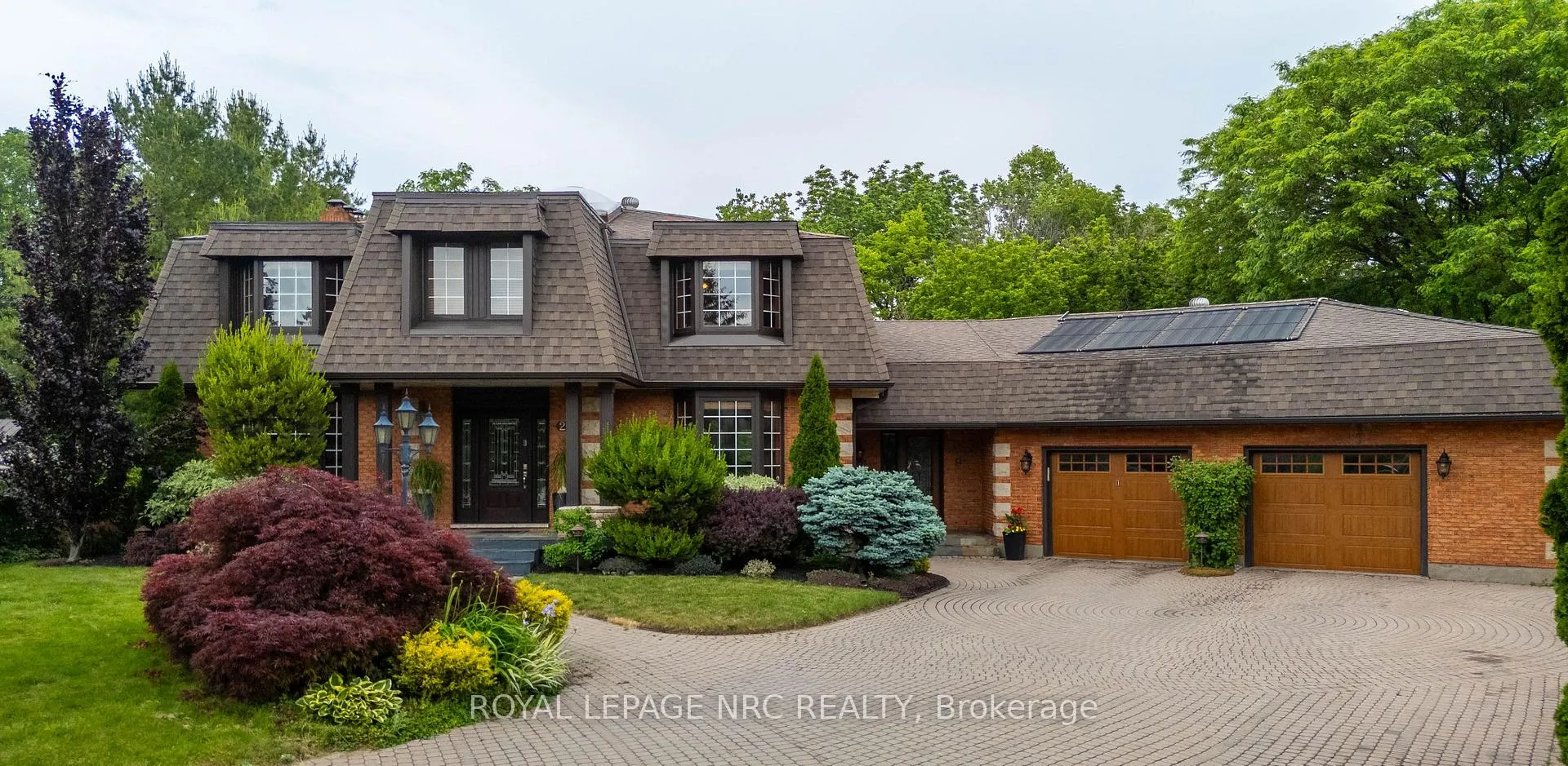 Photo 2 of 28 Barbican Trail, St. Catharines, Burleigh Hill — HOMEH