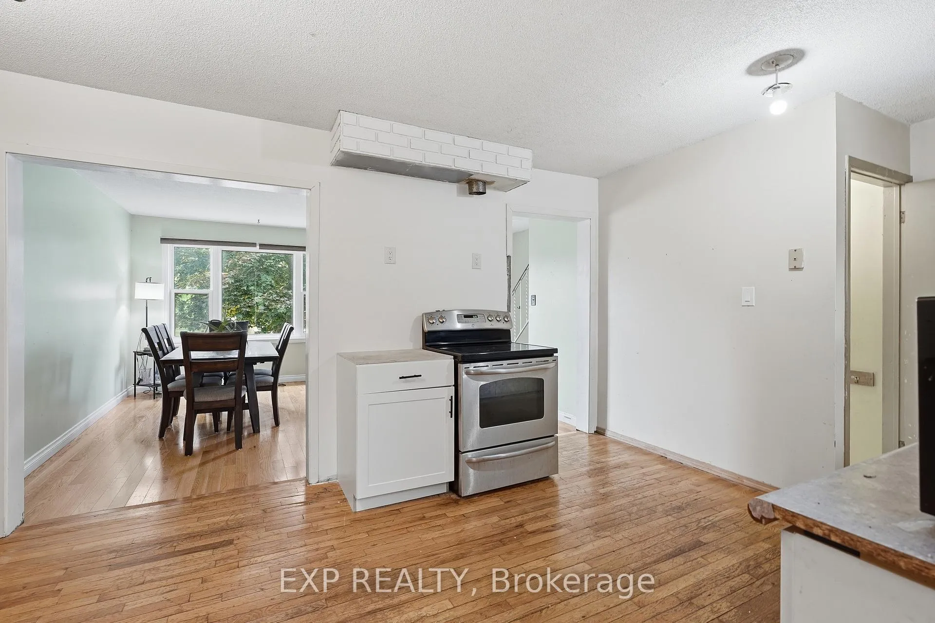 Photo 11 of 83 Oriole Parkway W, Woolwich — HOMEH