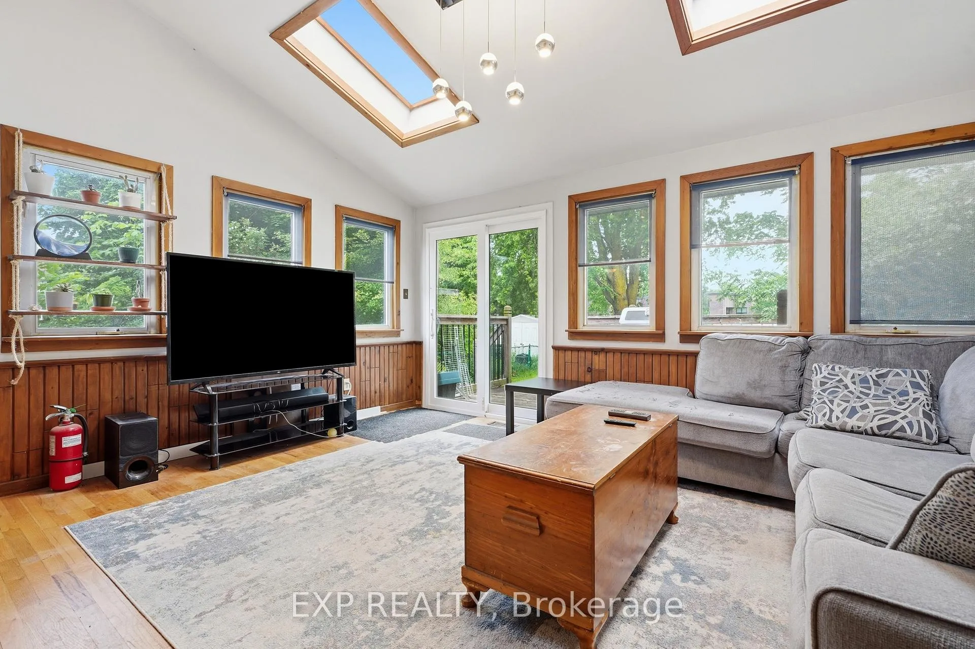 Photo 15 of 83 Oriole Parkway W, Woolwich — HOMEH