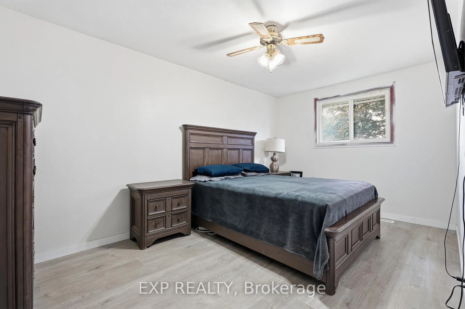 Photo 23 of 83 Oriole Parkway W, Woolwich — HOMEH