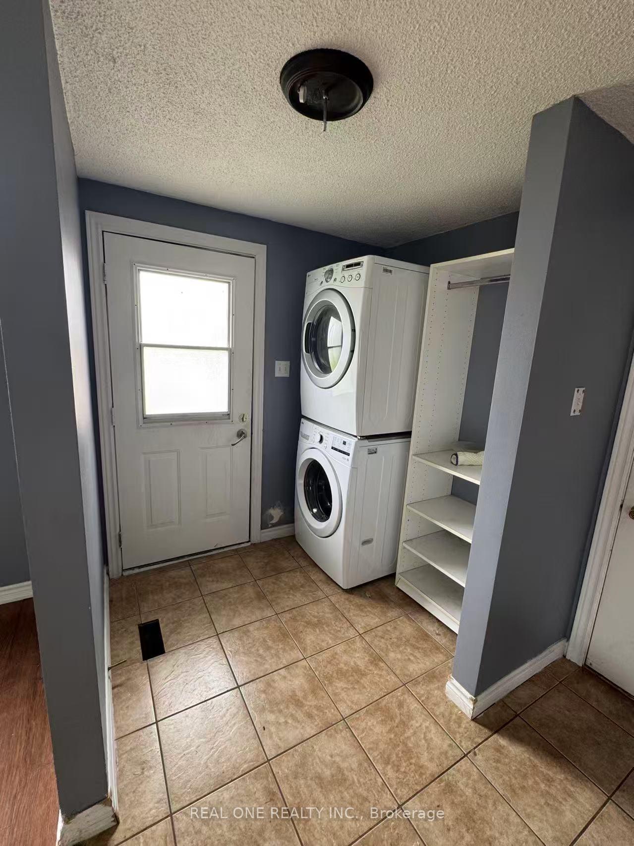 Photo 2 of Unit Upper, 420 Grove Street E, Barrie, Grove East — HOMEH