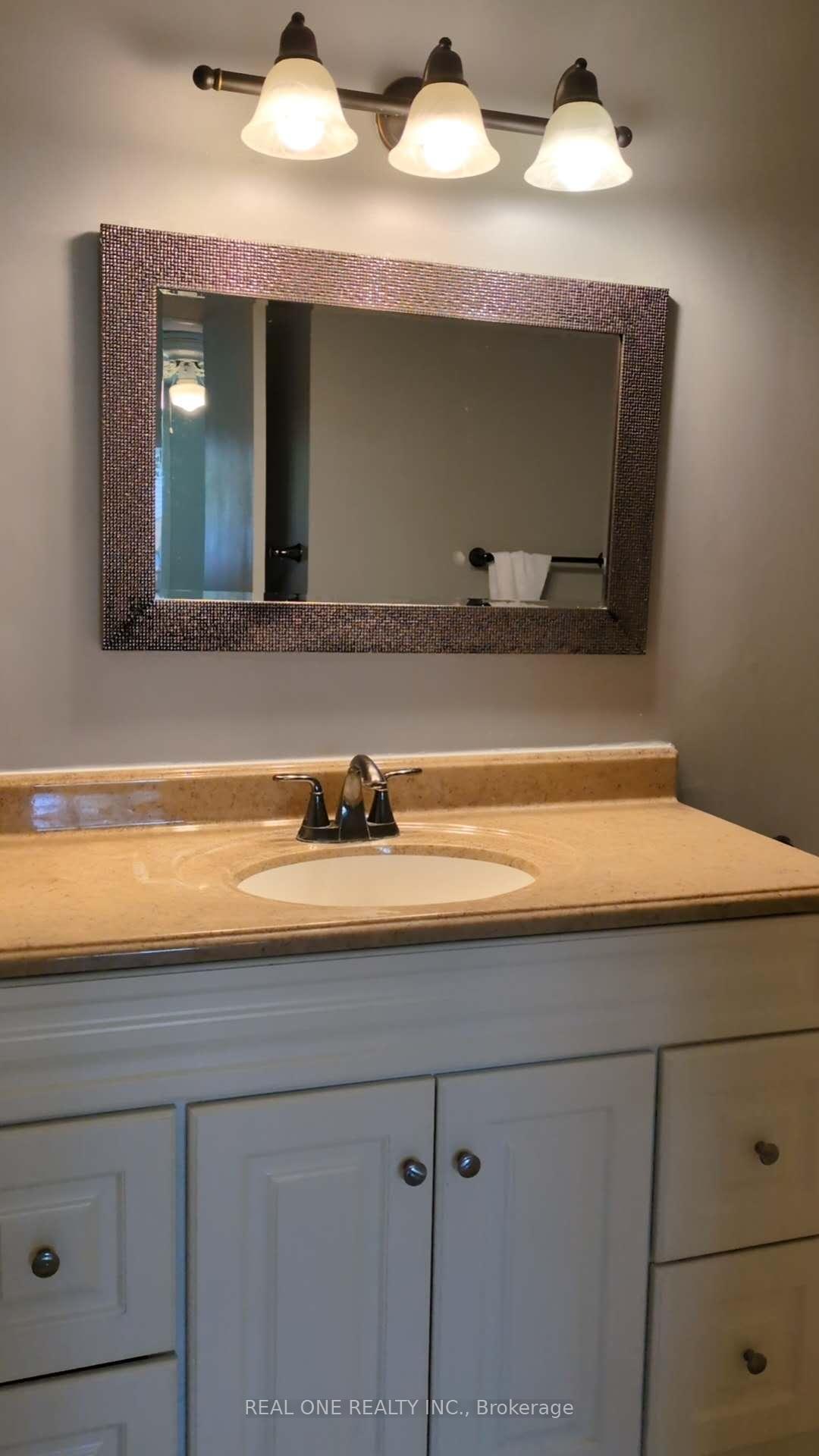 Photo 3 of Unit Upper, 420 Grove Street E, Barrie, Grove East — HOMEH