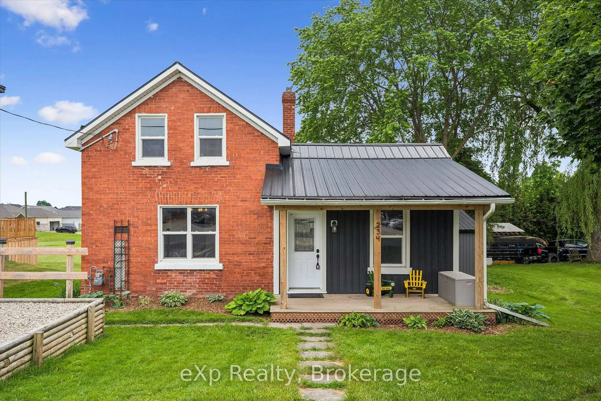 Front of 234 Elora Street South S