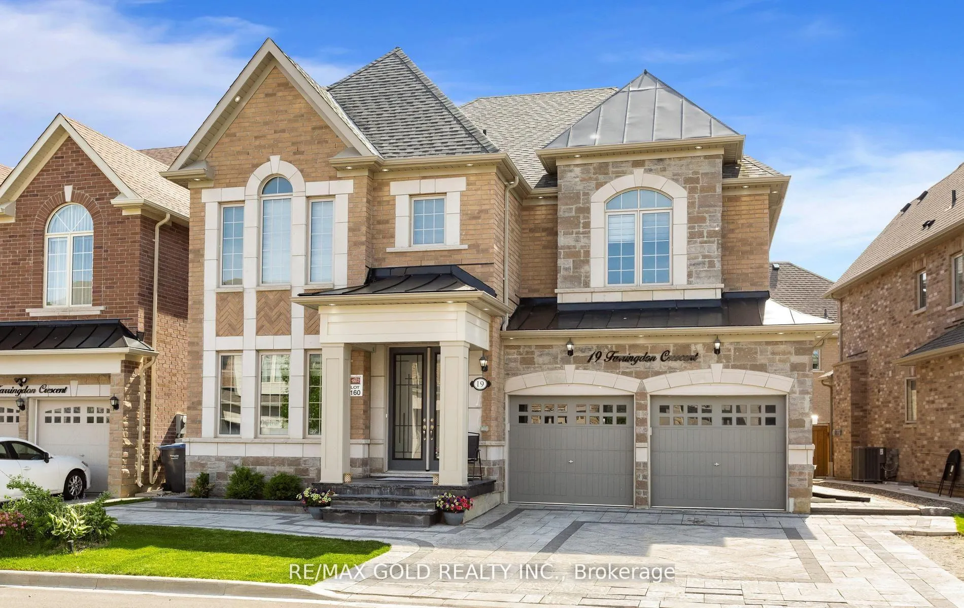Photo 2 of 19 Farringdon Crescent, Brampton, Northwest Brampton — HOMEH